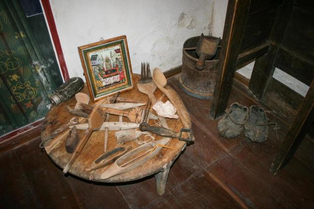 Obiecte vechi care au aparținut mănăstirii / Foto: arhiva Mănăstirii Pângărați